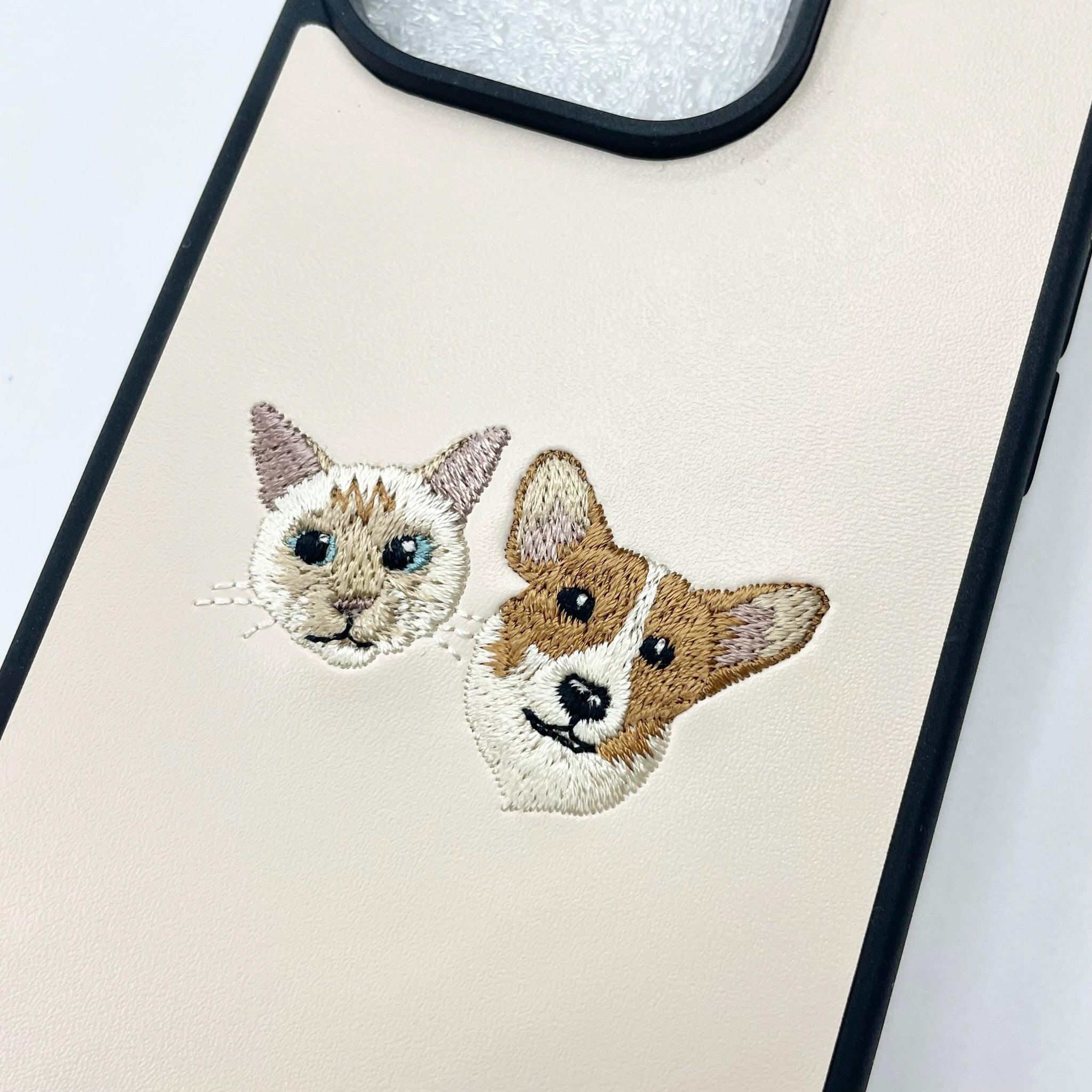 <ORDER作品>刺繍スマホケース【犬&猫 - イラスト調】ShiiShu(シーシュ)|iPhoneケース、手帳型対応