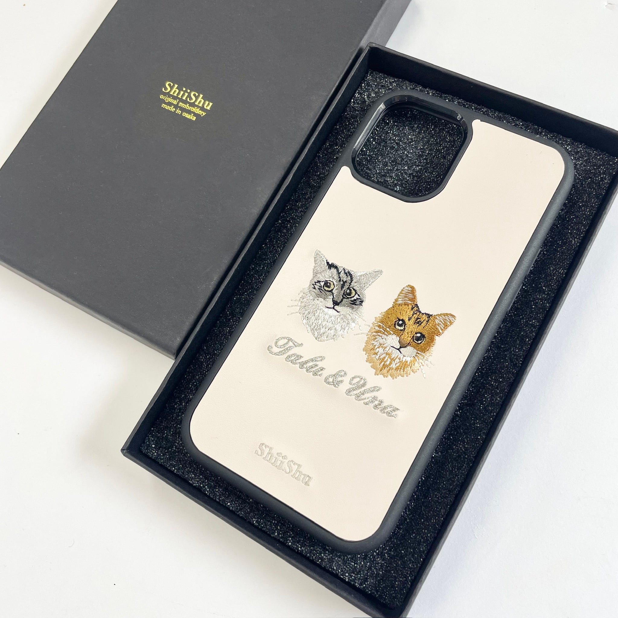 ＜ORDER WORK＞ Embroidered smartphone case [Two cats (Talu &amp; Una) - Illustrated] ShiiShu | iPhone case, notebook type compatible