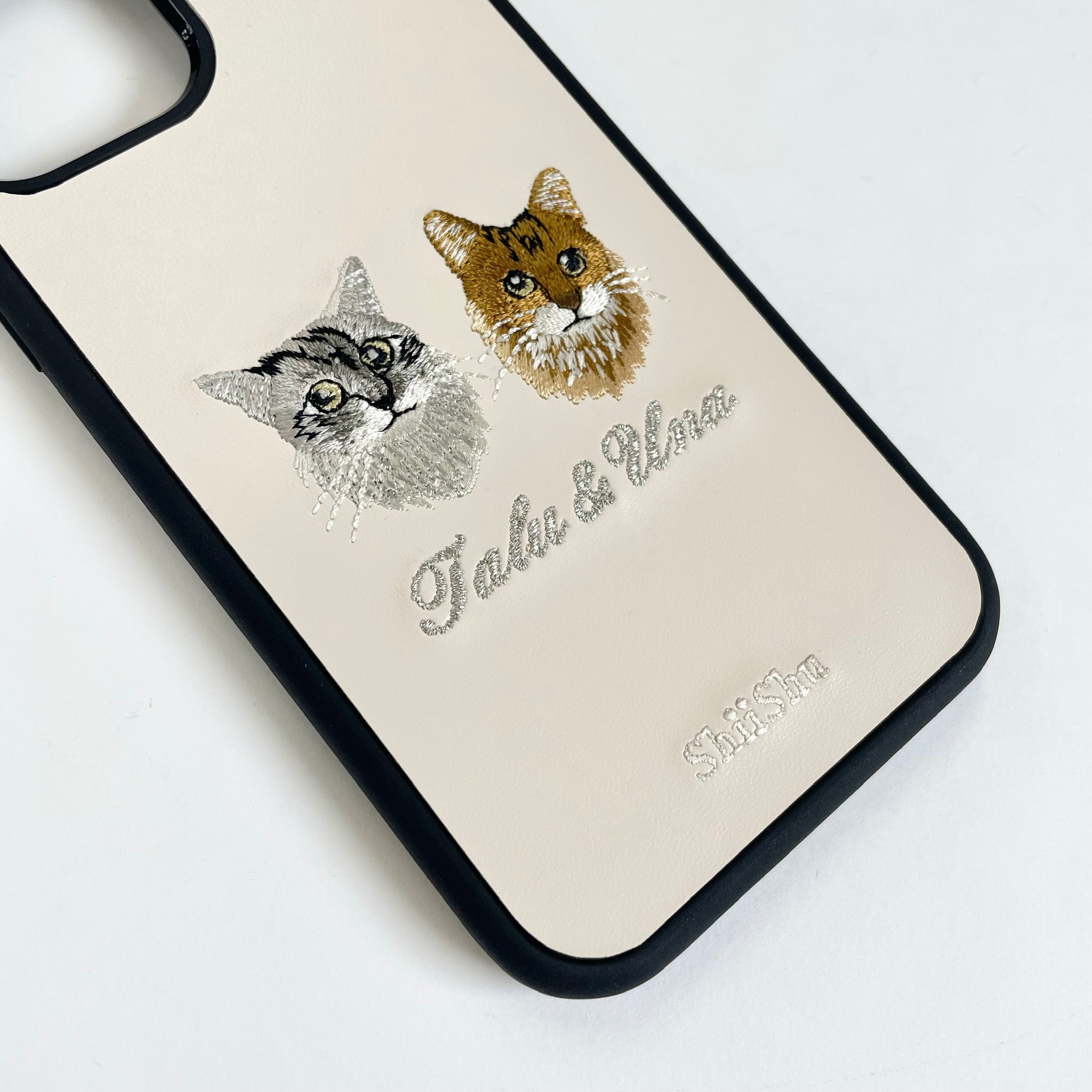 ＜ORDER WORK＞ Embroidered smartphone case [Two cats (Talu &amp; Una) - Illustrated] ShiiShu | iPhone case, notebook type compatible