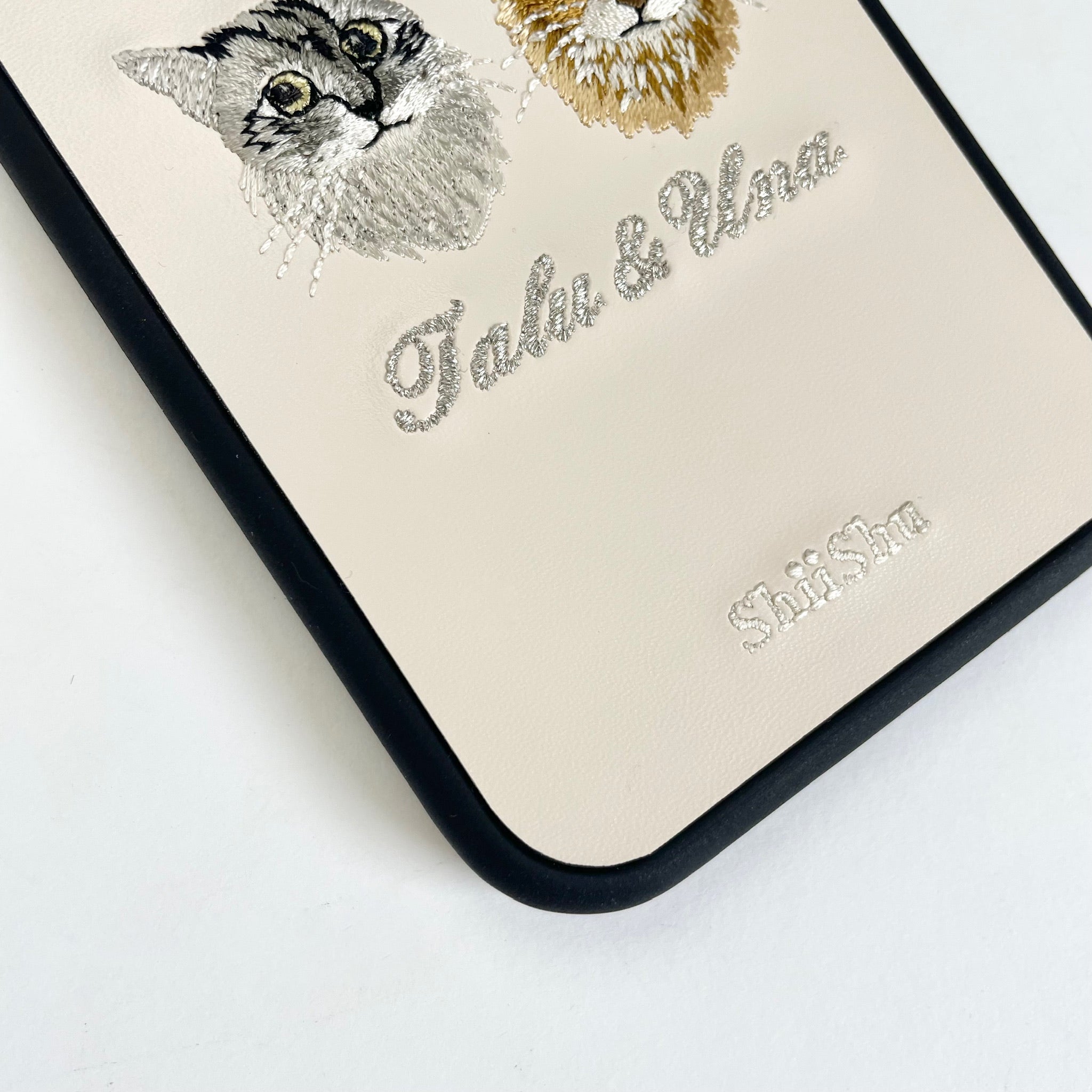 ＜ORDER WORK＞ Embroidered smartphone case [Two cats (Talu &amp; Una) - Illustrated] ShiiShu | iPhone case, notebook type compatible