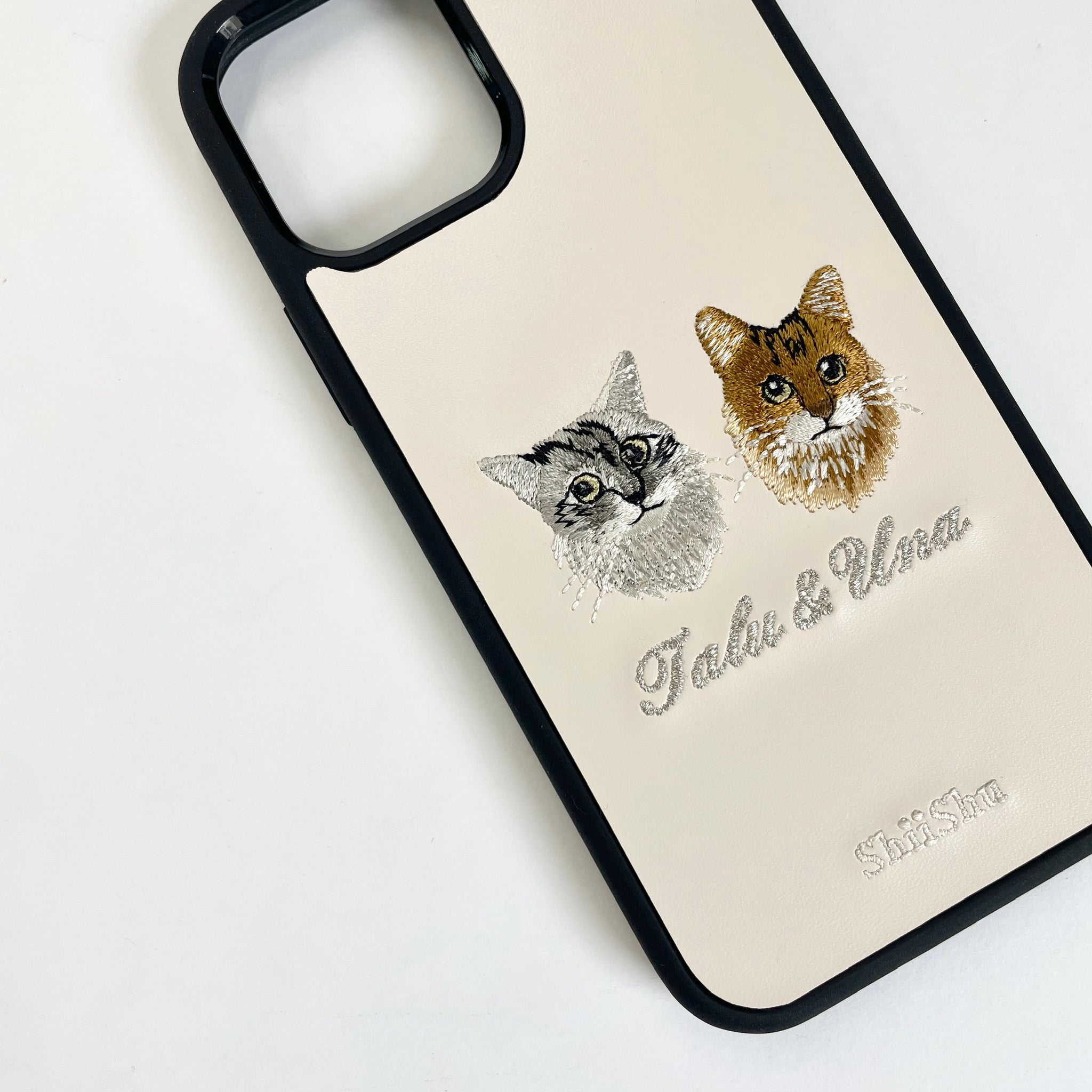 ＜ORDER WORK＞ Embroidered smartphone case [Two cats (Talu &amp; Una) - Illustrated] ShiiShu | iPhone case, notebook type compatible