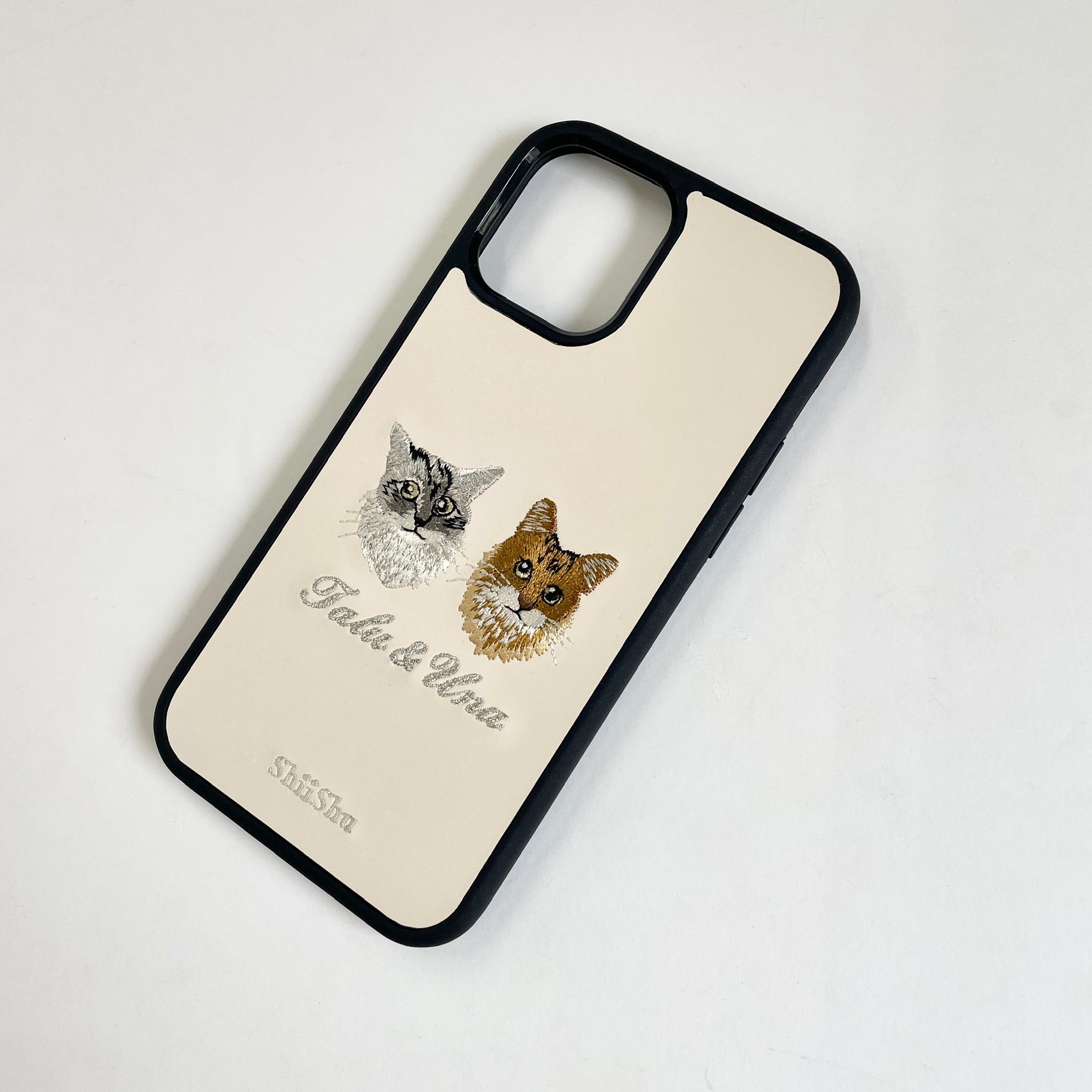 ＜ORDER WORK＞ Embroidered smartphone case [Two cats (Talu &amp; Una) - Illustrated] ShiiShu | iPhone case, notebook type compatible