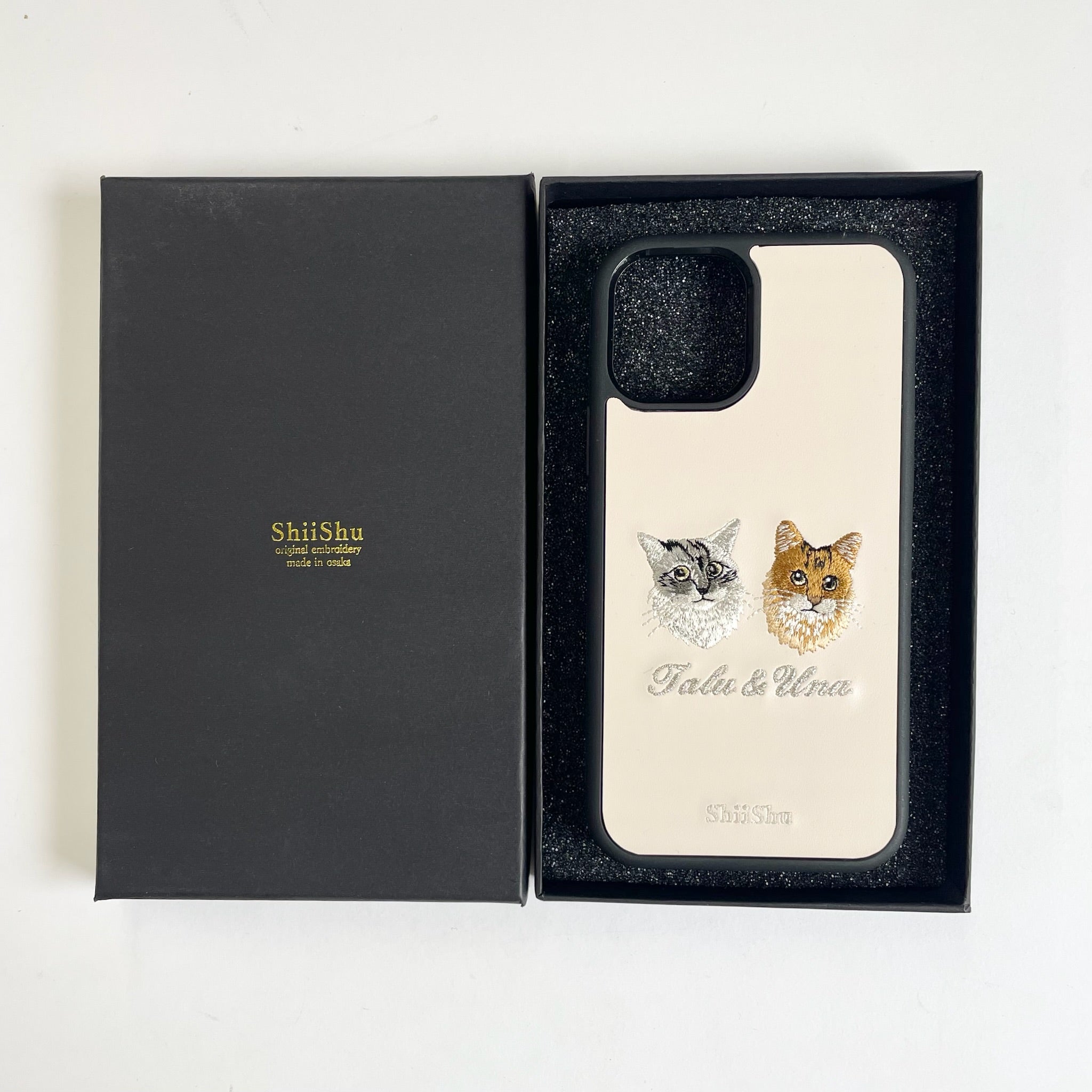 ＜ORDER WORK＞ Embroidered smartphone case [Two cats (Talu &amp; Una) - Illustrated] ShiiShu | iPhone case, notebook type compatible