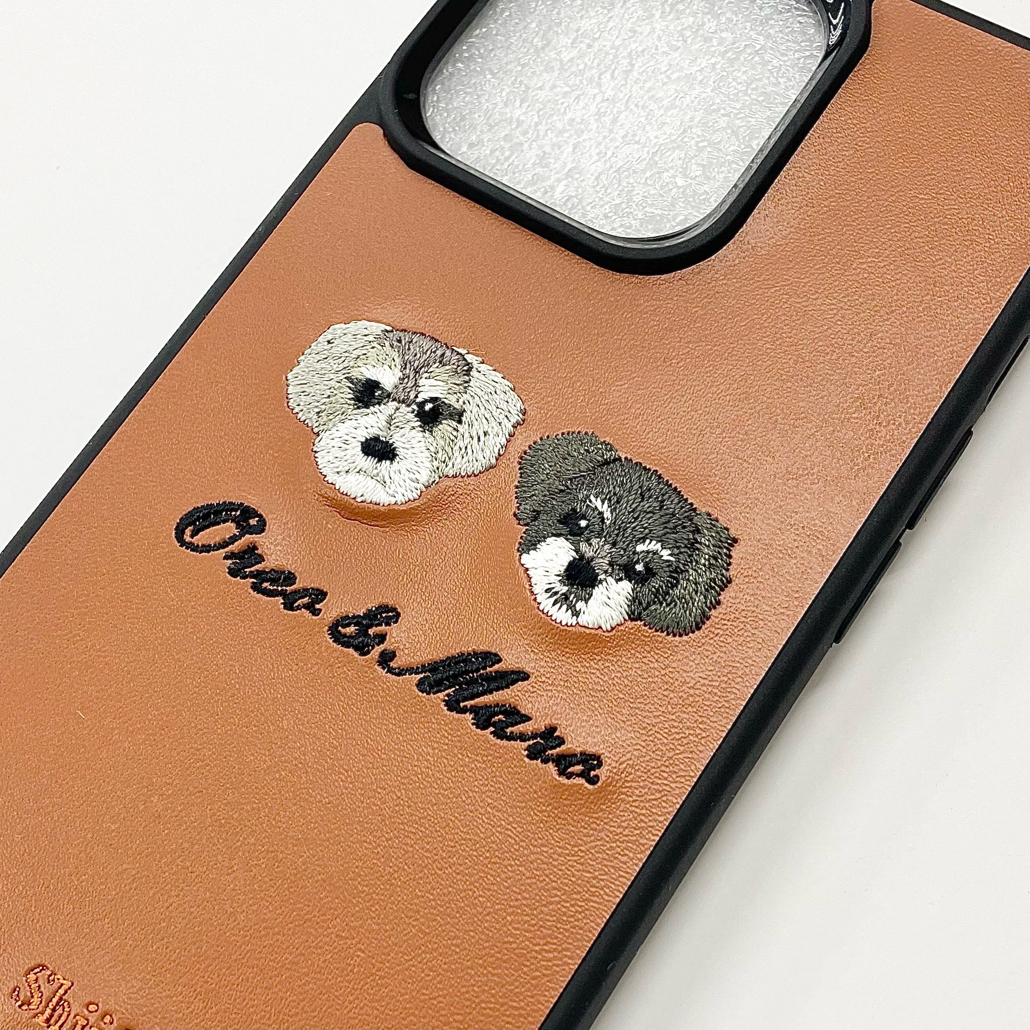 &lt;COMMANDEZ des travaux&gt; Étui pour smartphone brodé [Schnauzer miniature et caniche (Oreo et Maro) - Style d'illustration] Étui iPhone ShiiShu, compatible type ordinateur portable