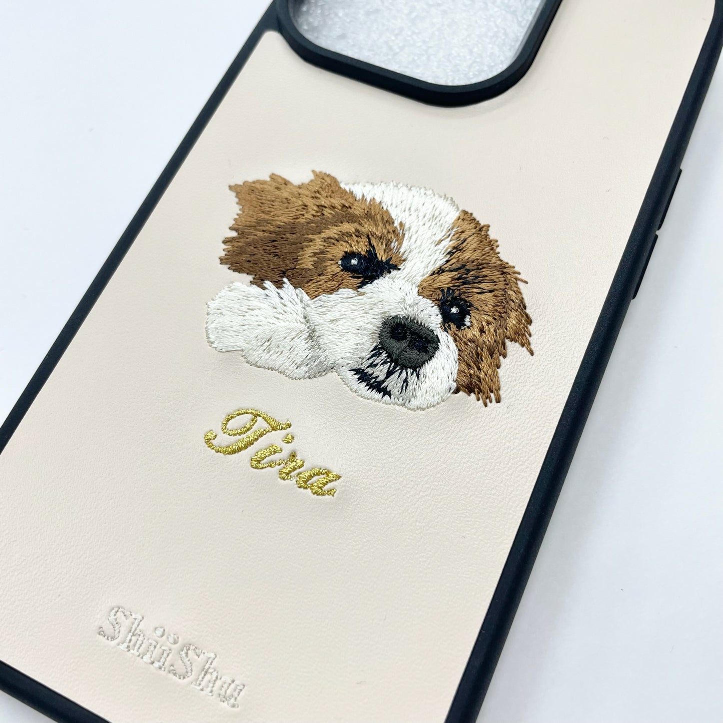 ＜ORDER作品＞刺繍スマホケース【犬（Tira） - リアル調】ShiiShu（シーシュ）｜iPhoneケース、手帳型対応