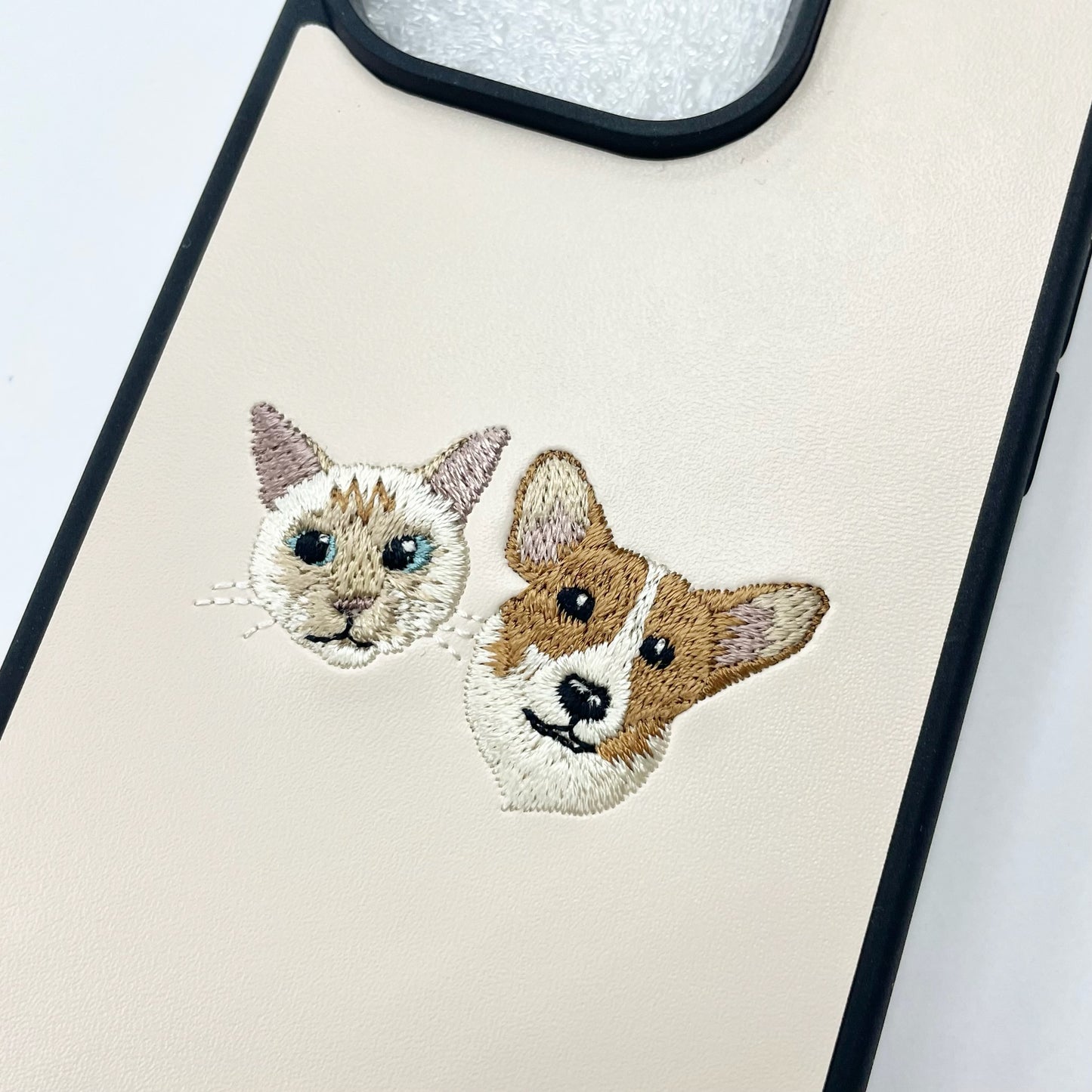 ＜ORDER作品＞刺繍スマホケース【犬＆猫 - イラスト調】ShiiShu（シーシュ）｜iPhoneケース、手帳型対応