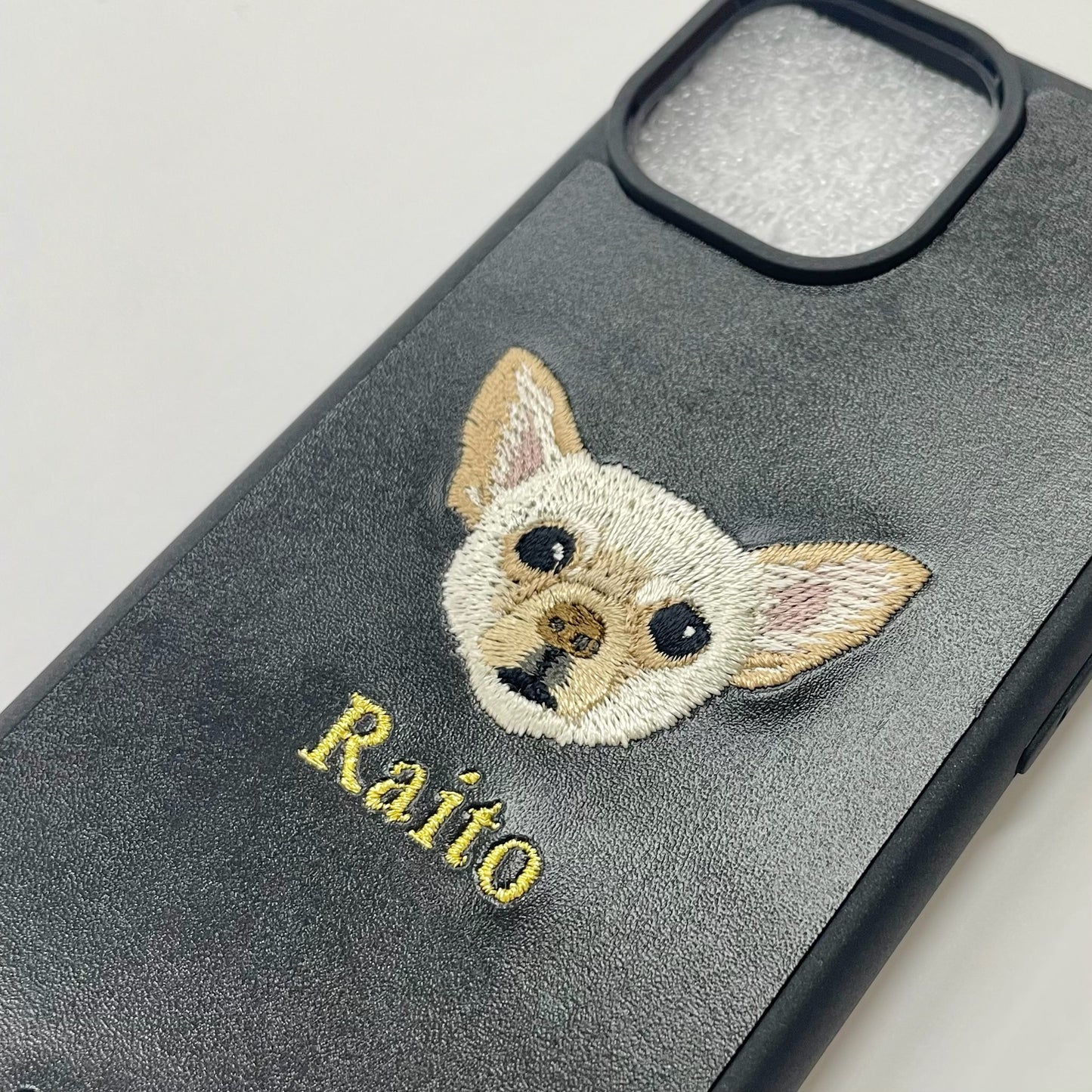 ＜ORDER作品＞刺繍スマホケース【チワワ（Raito） - リアル調】ShiiShu（シーシュ）｜iPhoneケース、手帳型対応