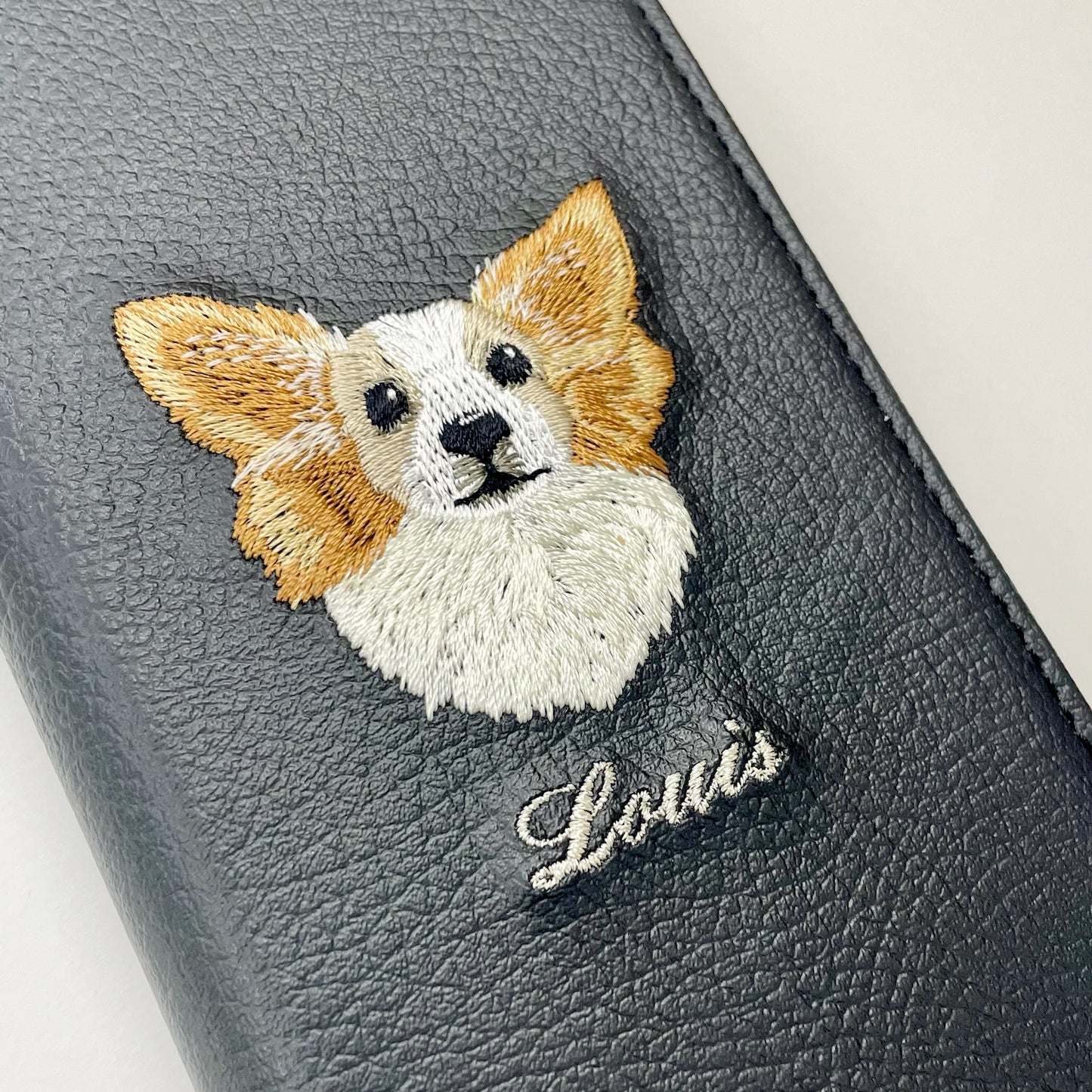 ＜ORDER作品＞刺繍スマホケース【パピヨン（Louis） - リアル調】ShiiShu（シーシュ）｜iPhoneケース、手帳型対応