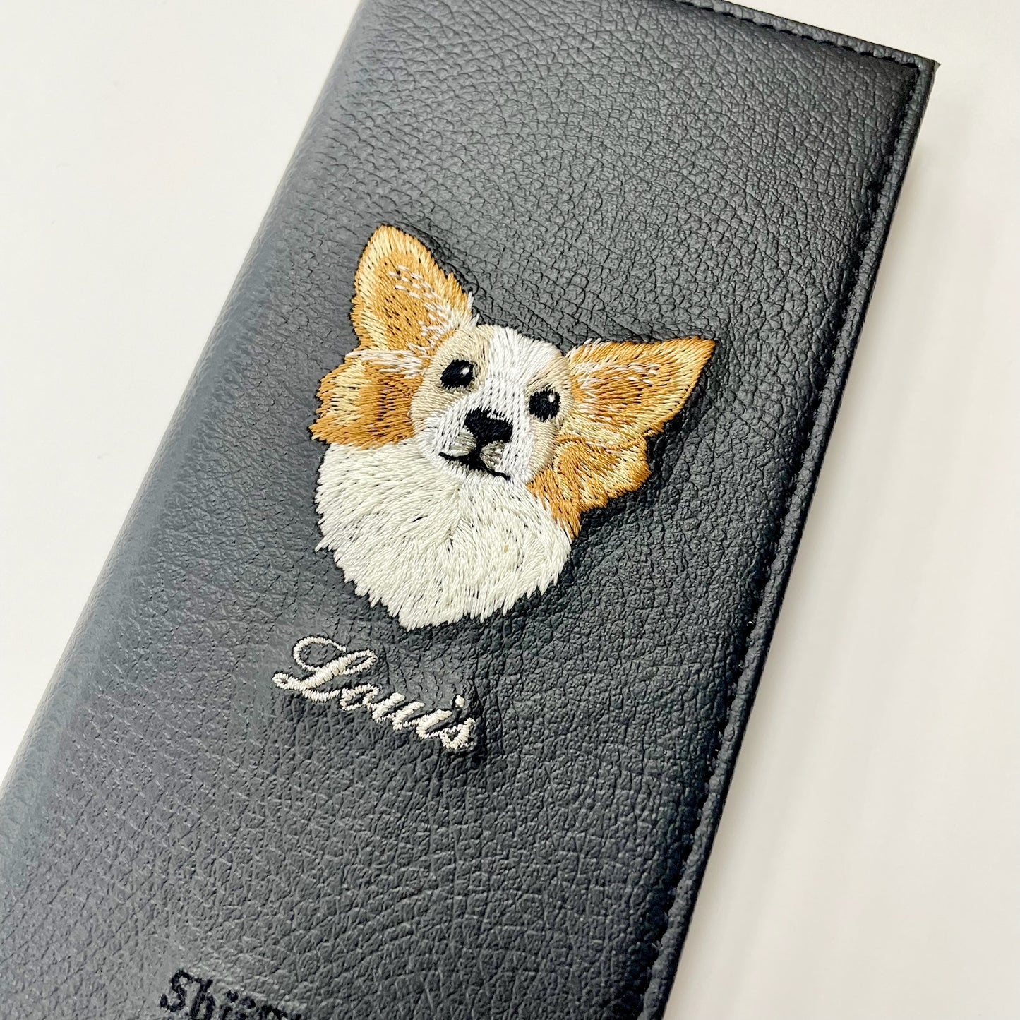 ＜ORDER作品＞刺繍スマホケース【パピヨン（Louis） - リアル調】ShiiShu（シーシュ）｜iPhoneケース、手帳型対応