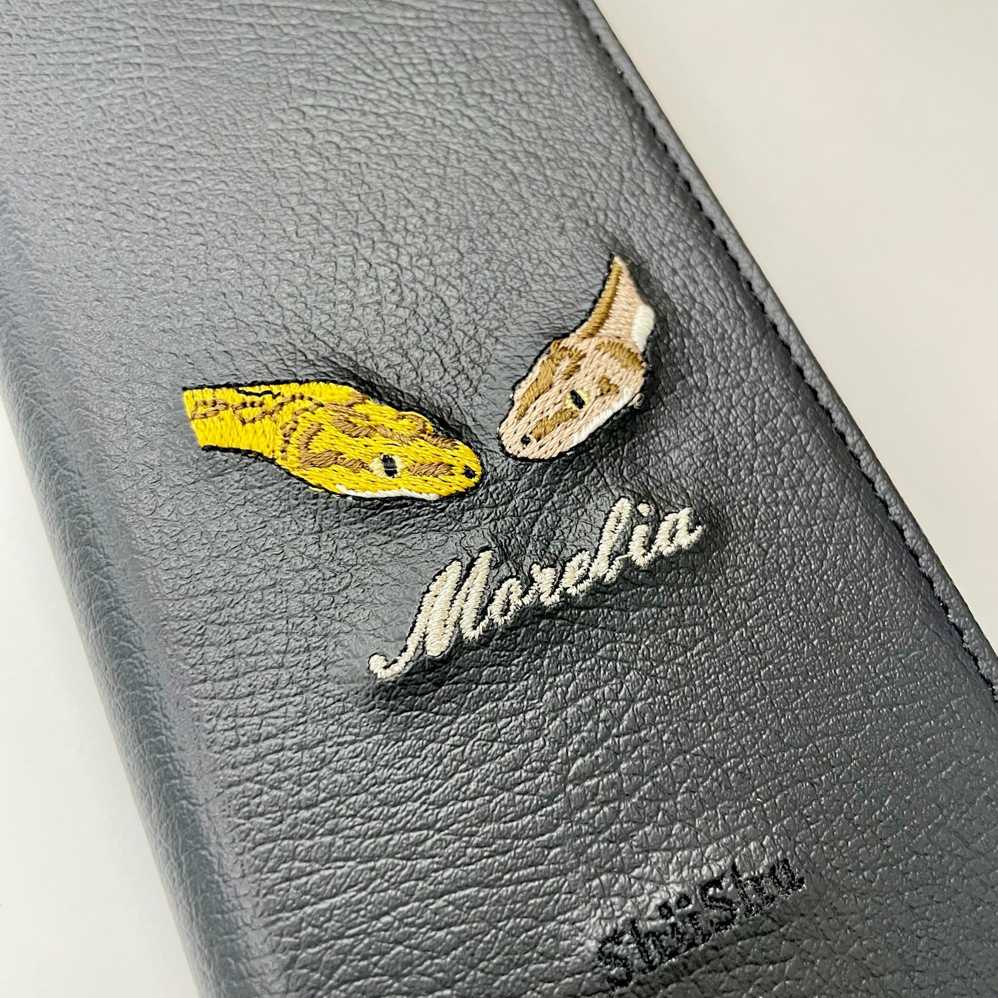 ＜ORDER WORK＞ Embroidered smartphone case [Snake (Morelia) - Illustrated] ShiiShu | iPhone case, notebook type compatible