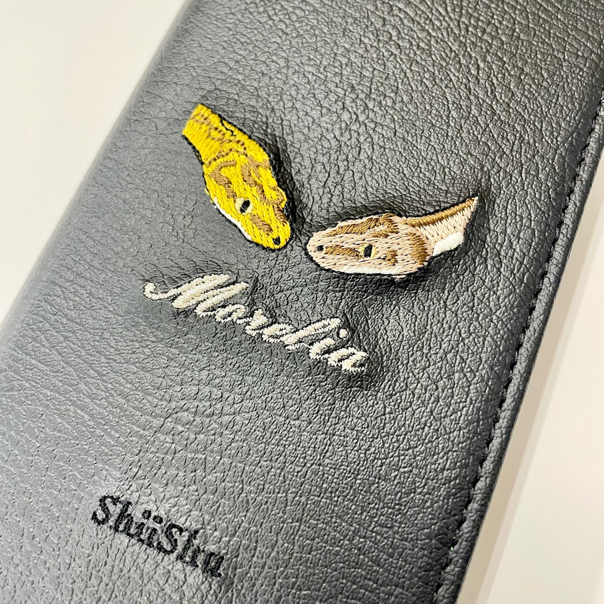 ＜ORDER WORK＞ Embroidered smartphone case [Snake (Morelia) - Illustrated] ShiiShu | iPhone case, notebook type compatible
