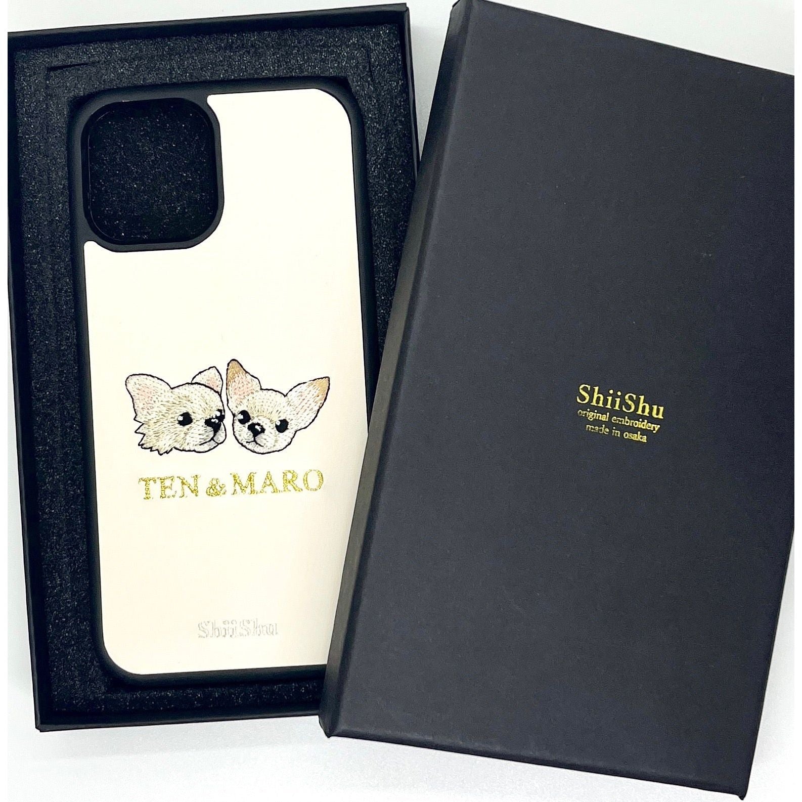 ＜ORDER WORK＞ Embroidered smartphone case [Chihuahua (TEN&amp;MARO) - Illustrated] ShiiShu | iPhone case, notebook type compatible