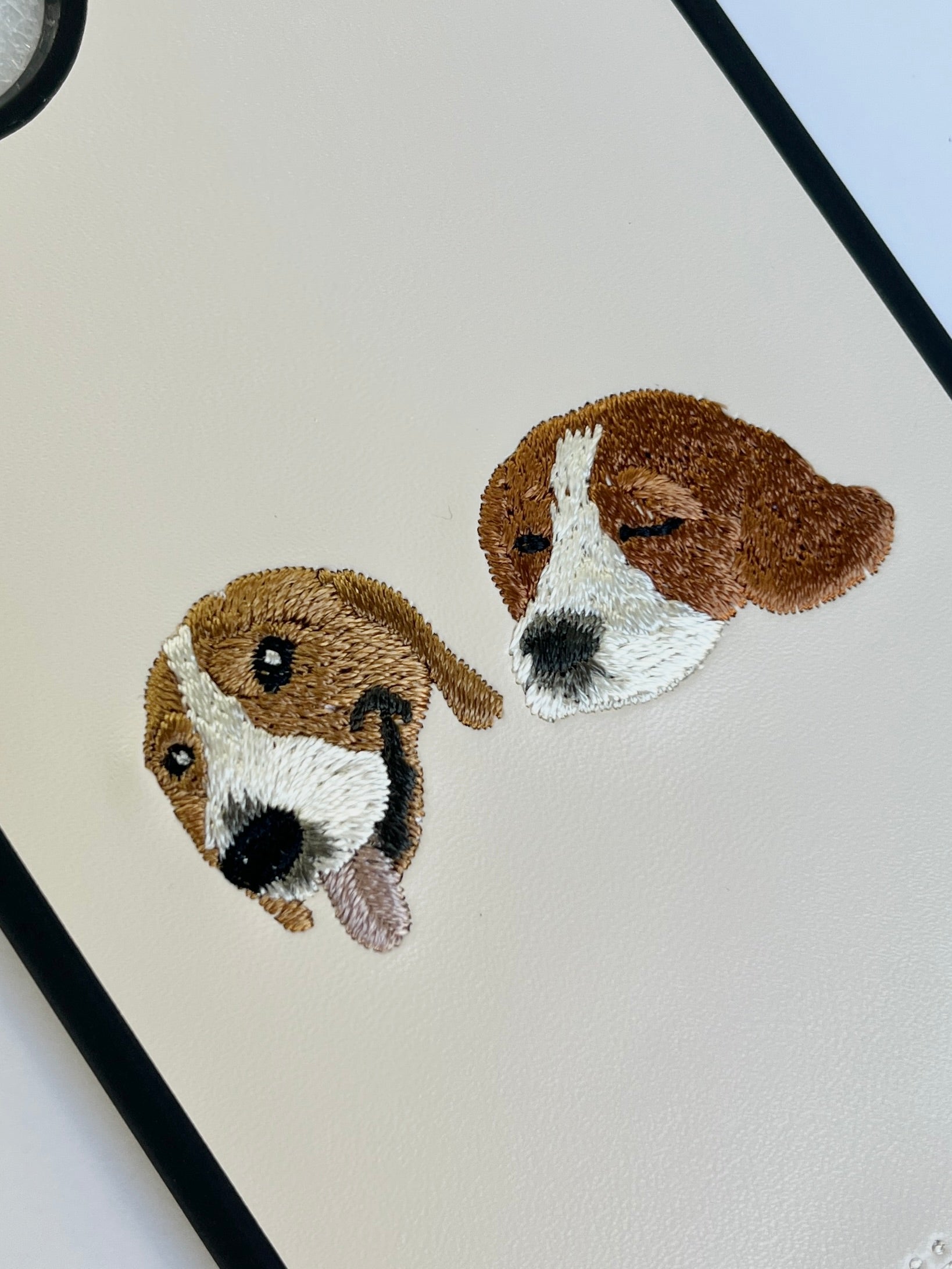 &lt;ORDER work&gt; Étui pour smartphone brodé [Beagle - style d’illustration] Étui iPhone ShiiShu, compatible type ordinateur portable