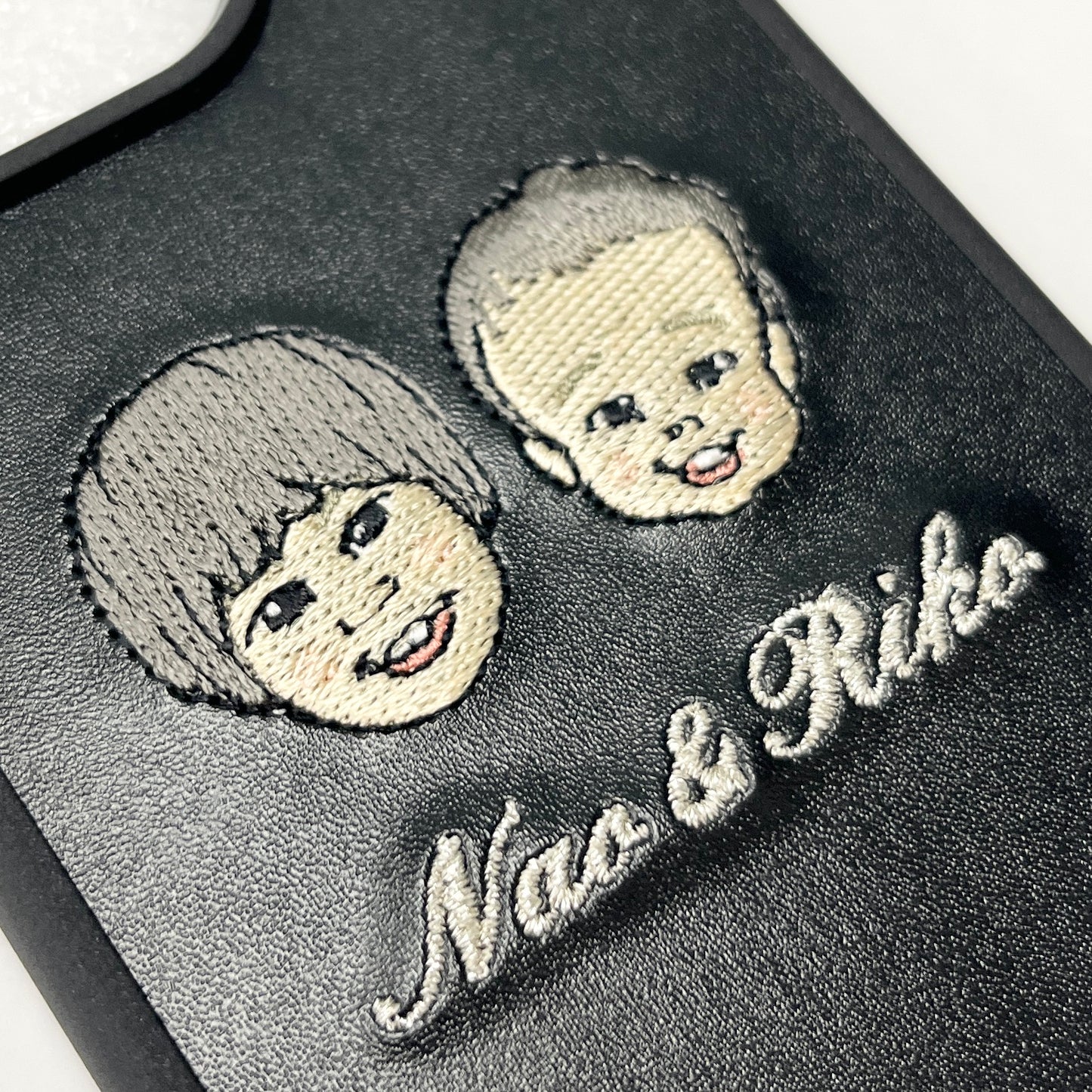 ＜ORDER作品＞刺繍スマホケース【子ども（Nao&Riko） - イラスト調】ShiiShu（シーシュ）｜iPhoneケース、手帳型対応