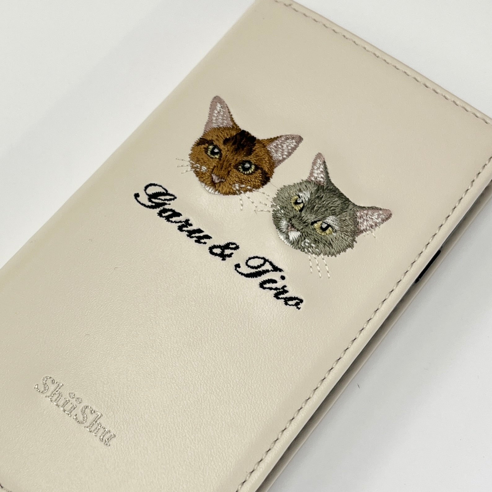 &lt;ORDER work&gt; Étui pour smartphone brodé [Somali &amp; Ragdoll (Garu &amp; Tiro) - 2 animaux de style illustration] ShiiShu |